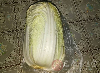 新鲜的大白菜具有好的杀菌消炎的效果 图片