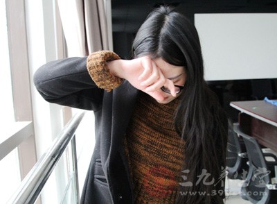 脑力和体力不足、精神倦怠、容易疲劳,存在情绪障碍,如情绪易波动、易烦易怒、缺乏忍耐性 图片